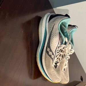 Saucony endorphin speed 2 size 9.5 Women's Athletic Shoes - Cream and Teal